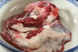 炖牛腩好不好吃放调料很关键，教你饭店不外传的做法，简直太香了视频封面