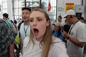 美国家人们第一次看中国兵马俑！忍不住落泪：太震撼了 ！视频封面