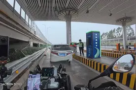 记录摩托车如何上广东的高速，宝马摩托哥主打一个淡定讲究。视频封面