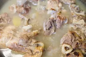 炖大骨头汤，牢记“三放，三不放”，做法简单，好喝到连喝两大碗视频封面