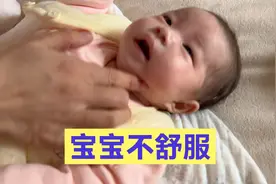 宝宝脖子额头出现很多红色斑点，急忙送去医院，阿杰看着好心疼视频封面