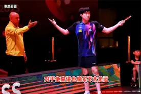 破案了！王楚钦球拍开胶原因找到，雨果一个动作解释，太不应该