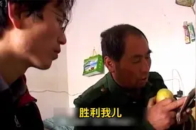 穷苦大学生靠捡垃圾改善生活，寒门难出贵子是事实还是谬论 #父亲视频封面