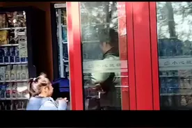 景山公园：登上去可以看到故宫博物院后院，以及天安门周边的景色视频封面