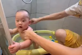 和以前不一样了，现在宝宝可以站着洗澡视频封面
