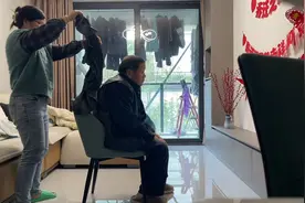 爸爸手术后第一次剪头发。视频封面