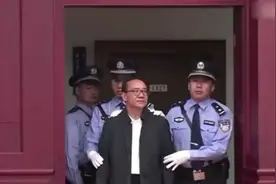 司马南：还别说，我真佩服腐败院长  受贿百套房医院院长庭审画面视频封面