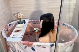 小城市20岁女生下班以后享受夜晚的美好 撸猫 沉浸式泡澡视频封面