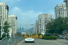 浙江台州下辖县仙居，开车进入随游一下县城街景