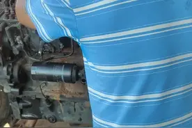 二手柴油发动机，拖拉机升级大马力，液压行走改装