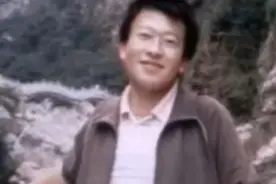 有多少人还记得我们新冠病第一吹哨人。第一发现会传染的伟大医生视频封面