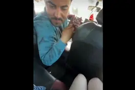 女子在印度打车遭司机调戏，虽然拒绝，司机还是在她腿上摸了一把视频封面