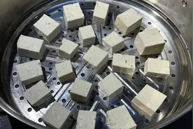 豆腐乳的传统做法，存放一年不坏，方法简单易学，一年四季都能做视频封面