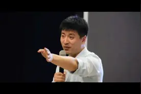 张雪峰回来了，胡锡进怎么样？（原创：珞艺）视频封面