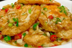 荷包蛋这种做法家人都喜欢吃，做法简单，营养丰富，个个都圆溜溜