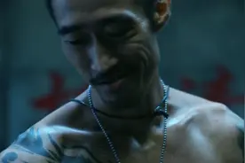 这个女人被人塞进一包不明物体在体内，使其大脑被开发到100%视频封面