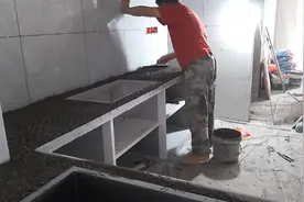 瓷砖橱柜教程，瓦工福星来了#记录装修过程 #施工现场实拍视频封面