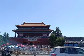 打卡故宫，人潮汹涌，感受皇家气派！视频封面