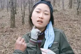 东北要命的草爬子，头都钻进小刀的肉里，刺老芽把它烧死才解恨！视频封面