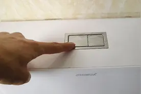 马桶上一大一小按钮，原来这些年都按错了！这才是正确的使用方法