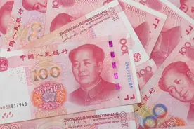 爱死这个下巴有痣的男人