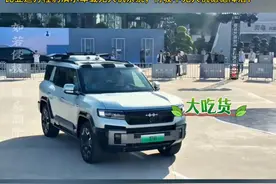 比亚迪方程豹演示车载无人机系统，行驶中无人机稳稳降落！视频封面