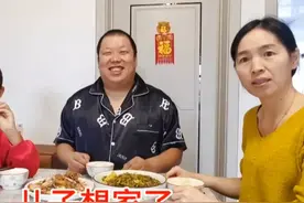 和儿子分别十多天，孩子想家了，儿子最爱的烧鸡安排上，嘎嘎香！