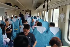你知道绿皮火车最高车速能跑多少迈吗，今天就现场给你们测试一下视频封面
