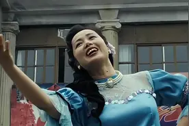 男老师把女学员粗暴的把女学员拽进男厕所，骨子里清高，性格懦弱视频封面