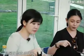女人吃虾必须由男人剥？女人给男人剥虾难以理解？大S三观太奇葩视频封面