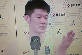 胡金秋赛后接受采访哽咽，全场砍下23分12篮板的他可以站着离开！视频封面