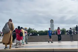 南山寺，虔诚的信徒，大慈大悲观世音！南无阿弥陀佛！