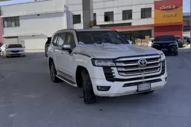 内蒙大哥天津港喜提酷路泽3500实拍，看110升油箱95加满多少钱？