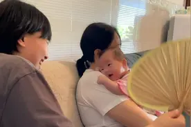 来看看老爸老妈拌嘴日常，几十年的老夫妻互怼，这场面和谐又搞笑视频封面