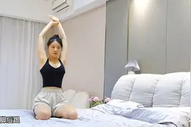 7min清晨唤醒瑜伽#清晨瑜伽#瑜伽 #床上瑜伽 #完美舒展 #居家锻炼视频封面