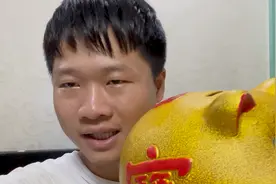 老婆存了5年的存钱罐，被我砸开了，除了钱还有5年前的工资条视频封面