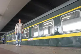 上海乘绿皮火车去苏州，票价14.5元，火车上吃的早餐包子豆浆视频封面