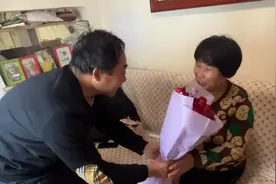 公公亲自给婆婆送花送礼物，却被说成虚情假意，这次真的诚心了？