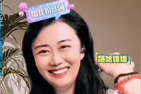 笑死了：中国歌舞剧院美女演员媛媛出席餐会居然把衣服穿反了视频封面