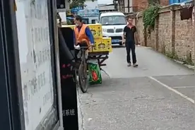 小货车水果批发市场看货，没找到货，半小时出来，出门时要100元视频封面