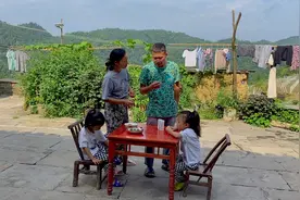 孩子们放暑假，带她们回山区避暑，小朋友们又来体验生活视频封面