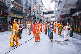 旗袍美人，风华绝代夜上海，摄影-黄晓勇。视频封面