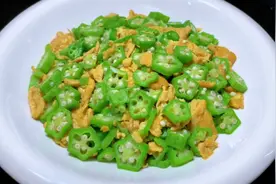 炒秋葵切记别焯水和放油炒，教你一招，秋葵鲜嫩翠绿，营养不流失