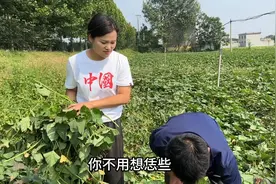 单身父亲想取老婆征求远嫁女儿的意见，女儿一番话父亲太满意！视频封面