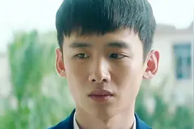 当年调皮捣蛋的学生 如今已是亿万富翁视频封面