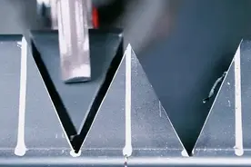 头条或抖音搜小程序[蓝鲸故事会]，输入[ve2i]看全文。