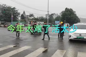 成都最大劳务市场，每天早上至少有三千人找活干。视频封面