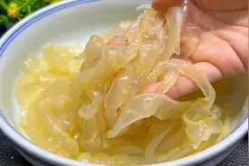 海蜇用清水泡是外行！酒店大厨详细讲解处理方法和技巧，真实用视频封面