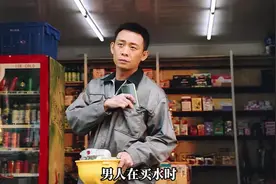 初中女学生竟然穿着性感露背吊带装，检察官一眼就看出来有问题视频封面