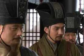 袁术称帝，曹操得知后  以天子的名义，令天下诸侯助曹操讨伐袁术视频封面